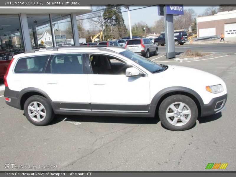 Ice White / Off Black 2011 Volvo XC70 3.2