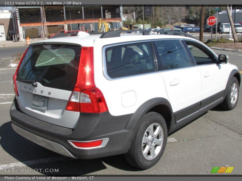 Ice White / Off Black 2011 Volvo XC70 3.2
