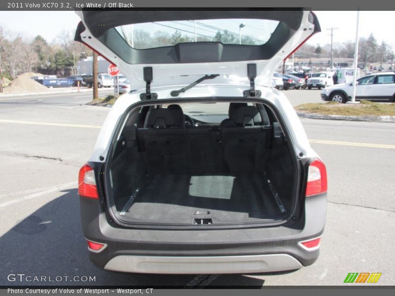 Ice White / Off Black 2011 Volvo XC70 3.2