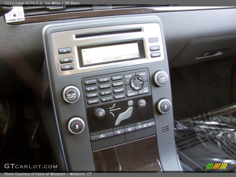 Ice White / Off Black 2011 Volvo XC70 3.2