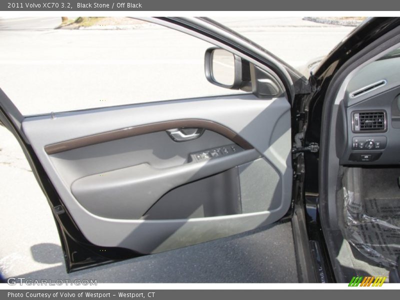 Black Stone / Off Black 2011 Volvo XC70 3.2