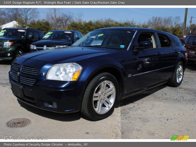 Front 3/4 View of 2005 Magnum R/T