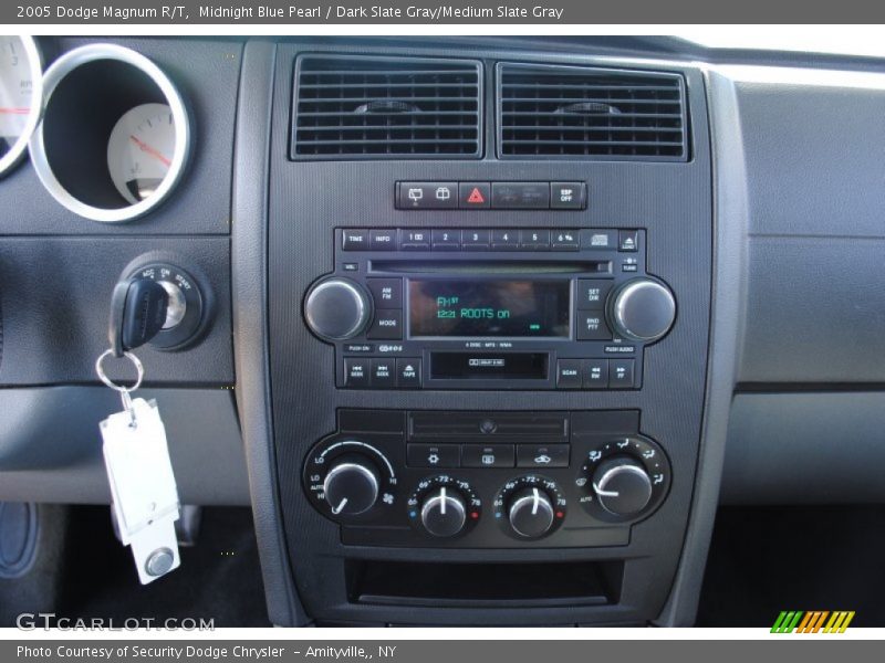 Midnight Blue Pearl / Dark Slate Gray/Medium Slate Gray 2005 Dodge Magnum R/T