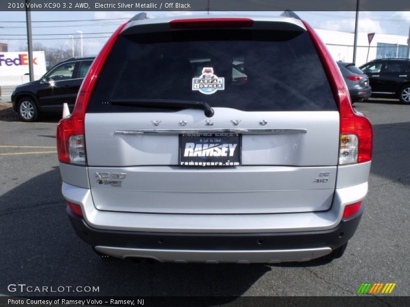 Electric Silver Metallic / Off Black 2010 Volvo XC90 3.2 AWD