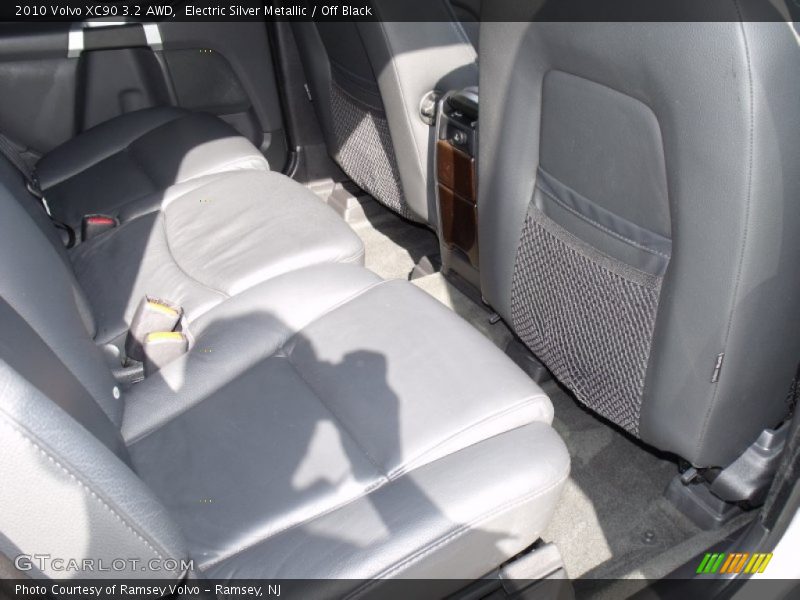 Electric Silver Metallic / Off Black 2010 Volvo XC90 3.2 AWD