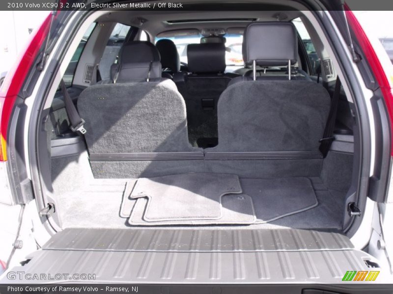 Electric Silver Metallic / Off Black 2010 Volvo XC90 3.2 AWD