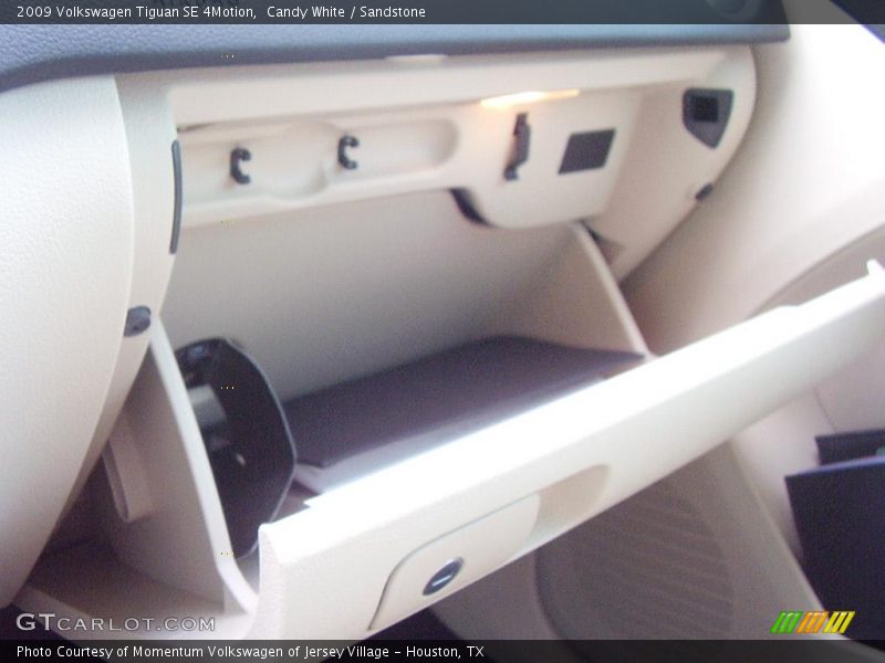 Candy White / Sandstone 2009 Volkswagen Tiguan SE 4Motion