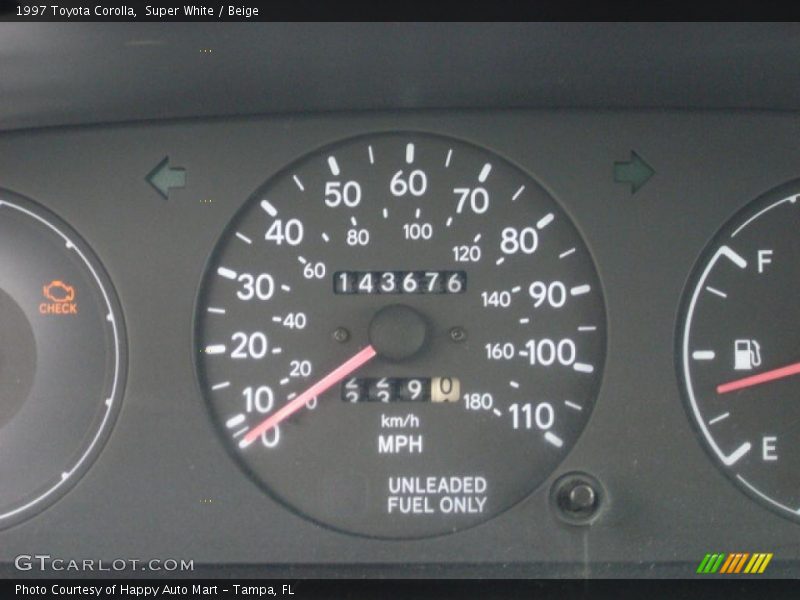 Super White / Beige 1997 Toyota Corolla