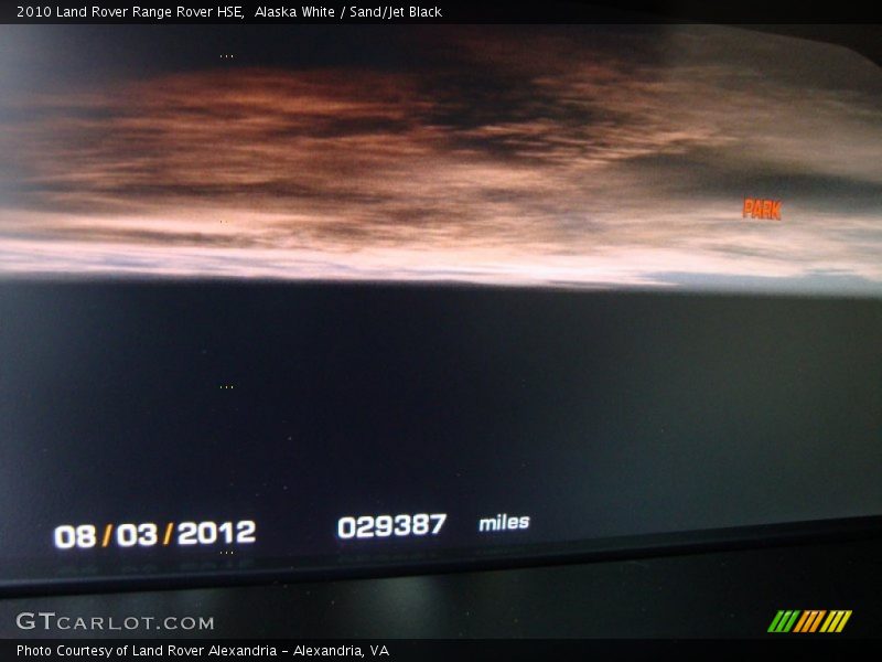 Alaska White / Sand/Jet Black 2010 Land Rover Range Rover HSE