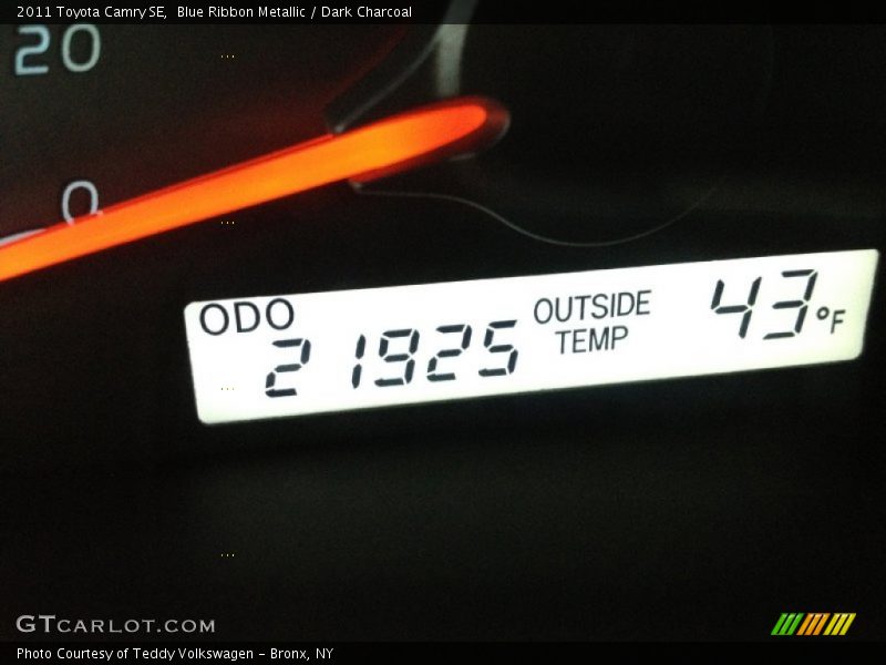 Blue Ribbon Metallic / Dark Charcoal 2011 Toyota Camry SE