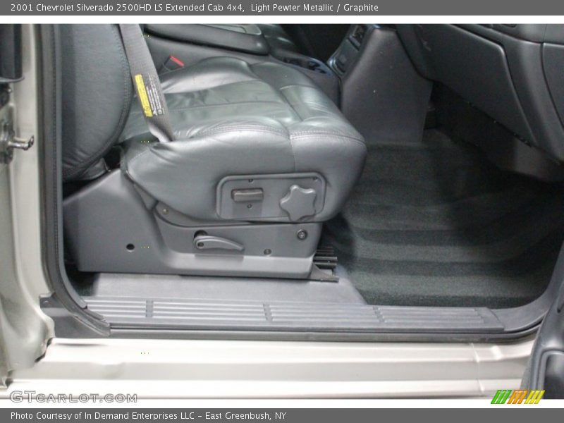 Light Pewter Metallic / Graphite 2001 Chevrolet Silverado 2500HD LS Extended Cab 4x4