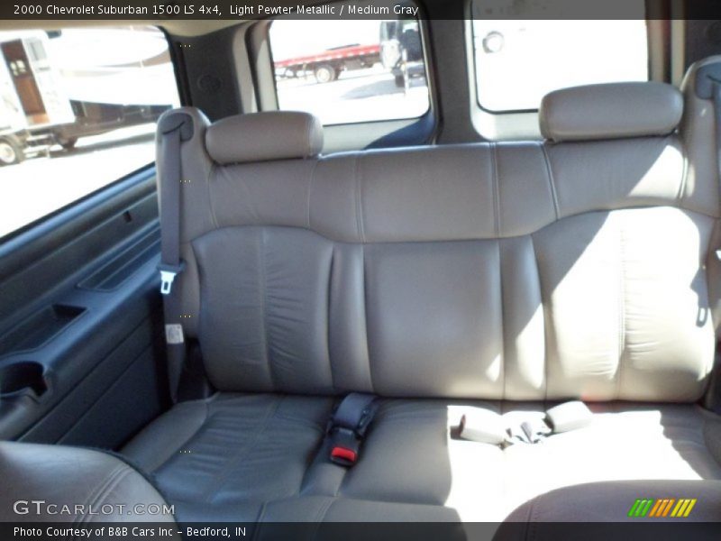 Light Pewter Metallic / Medium Gray 2000 Chevrolet Suburban 1500 LS 4x4