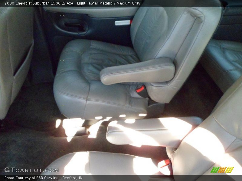 Light Pewter Metallic / Medium Gray 2000 Chevrolet Suburban 1500 LS 4x4