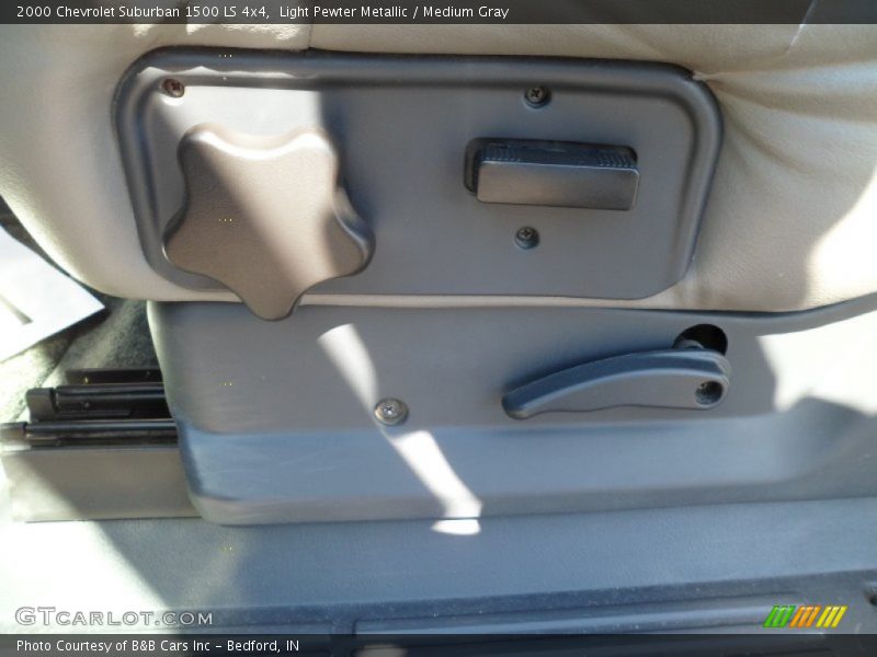 Light Pewter Metallic / Medium Gray 2000 Chevrolet Suburban 1500 LS 4x4