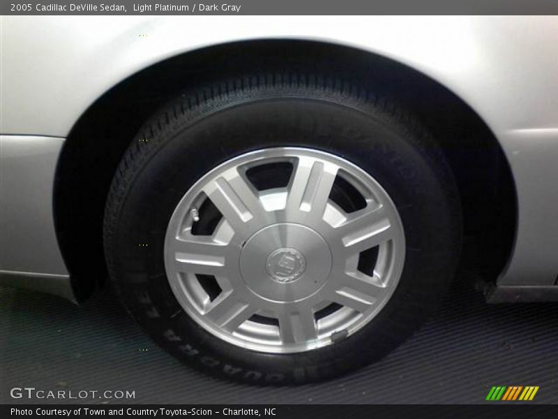 Light Platinum / Dark Gray 2005 Cadillac DeVille Sedan