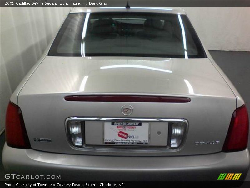 Light Platinum / Dark Gray 2005 Cadillac DeVille Sedan