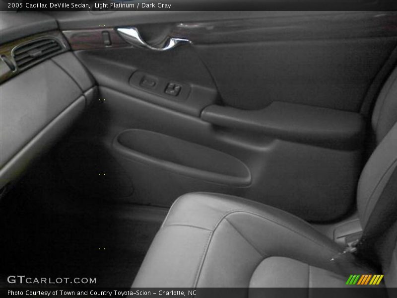 Light Platinum / Dark Gray 2005 Cadillac DeVille Sedan