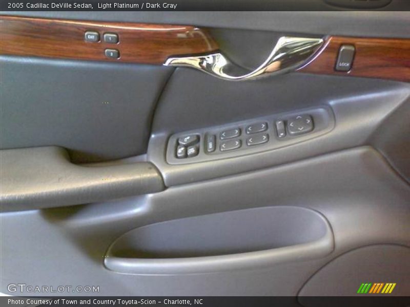 Light Platinum / Dark Gray 2005 Cadillac DeVille Sedan