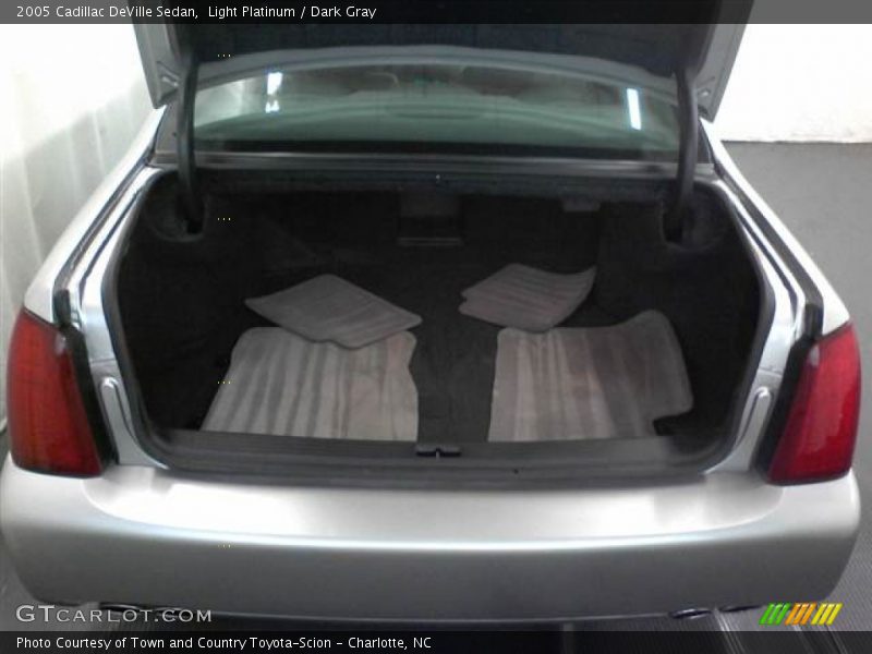 Light Platinum / Dark Gray 2005 Cadillac DeVille Sedan