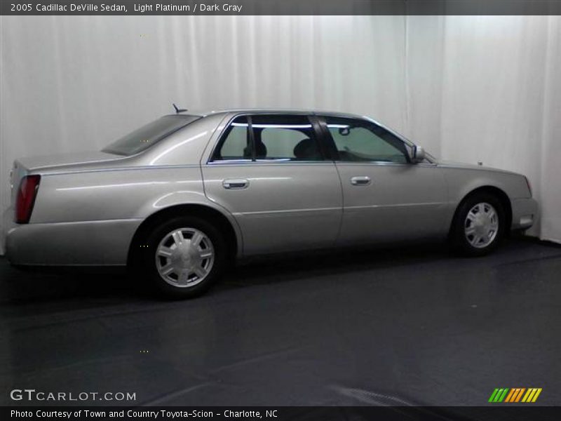 Light Platinum / Dark Gray 2005 Cadillac DeVille Sedan