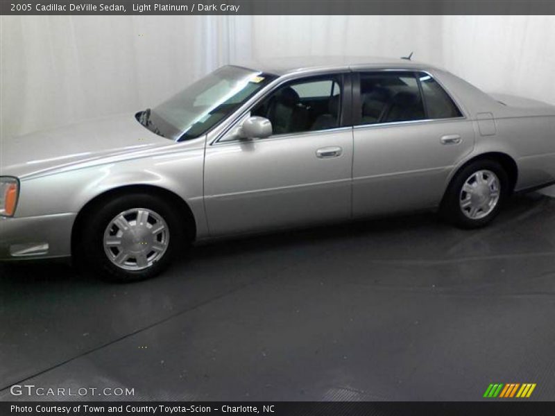 Light Platinum / Dark Gray 2005 Cadillac DeVille Sedan