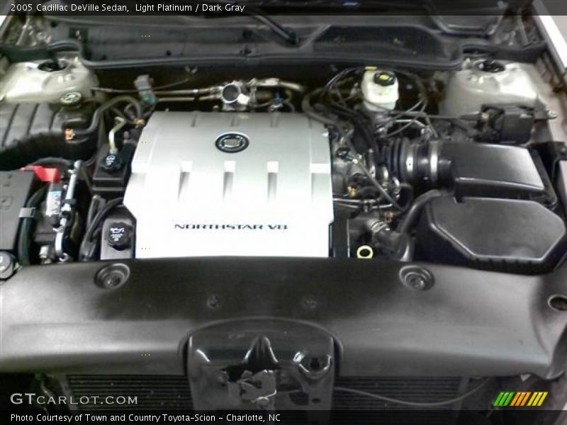 Light Platinum / Dark Gray 2005 Cadillac DeVille Sedan