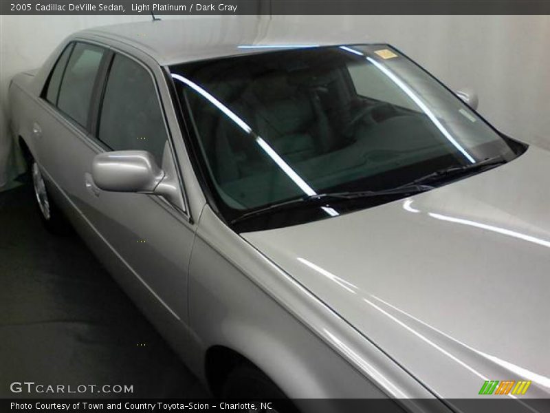 Light Platinum / Dark Gray 2005 Cadillac DeVille Sedan