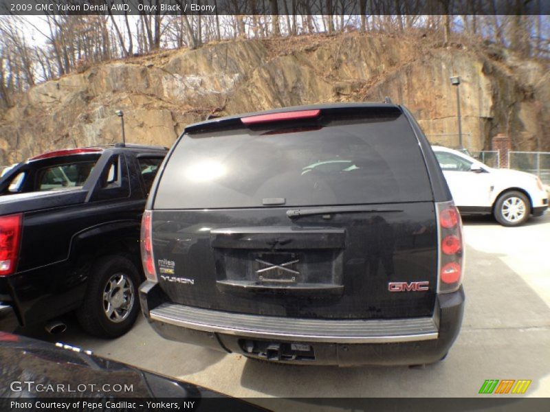 Onyx Black / Ebony 2009 GMC Yukon Denali AWD