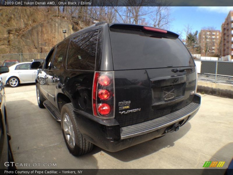 Onyx Black / Ebony 2009 GMC Yukon Denali AWD