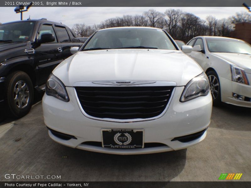 Bright White / Black 2011 Chrysler 200 S