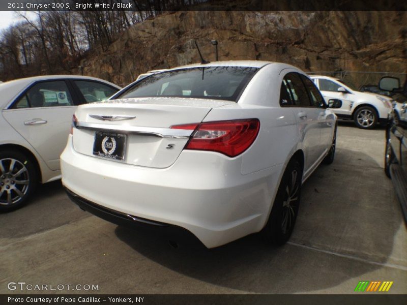 Bright White / Black 2011 Chrysler 200 S