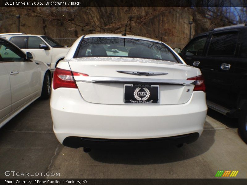 Bright White / Black 2011 Chrysler 200 S