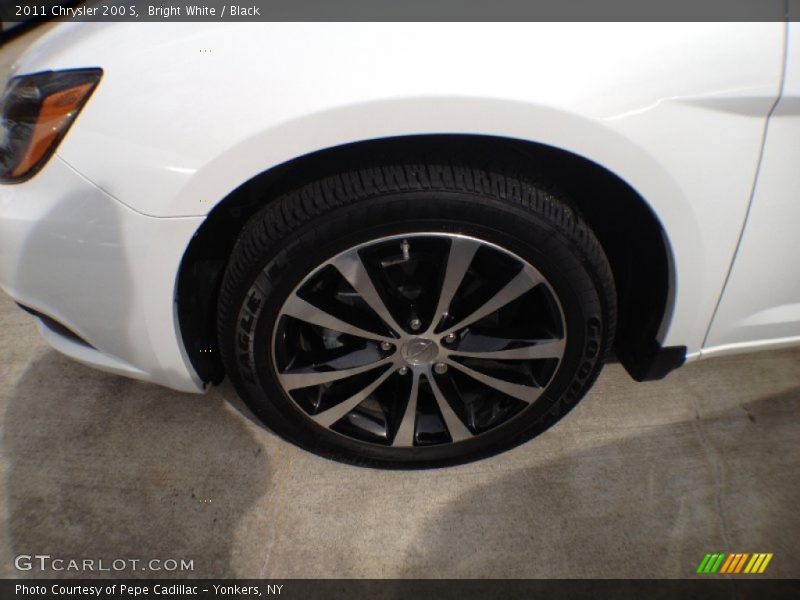 Bright White / Black 2011 Chrysler 200 S