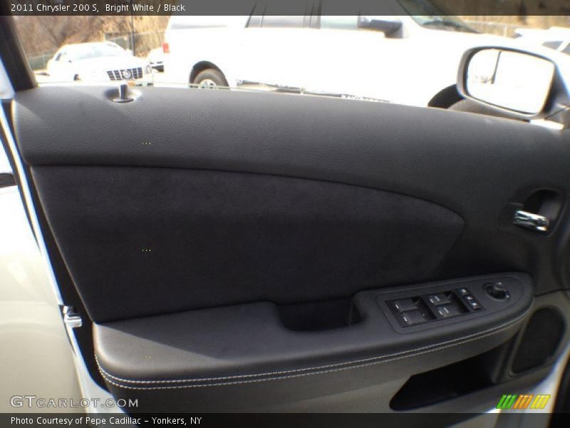 Bright White / Black 2011 Chrysler 200 S