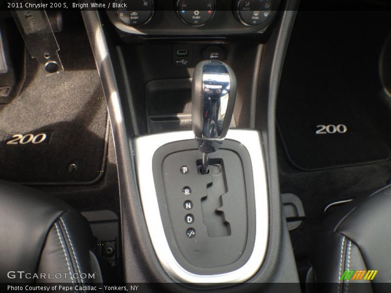 Bright White / Black 2011 Chrysler 200 S
