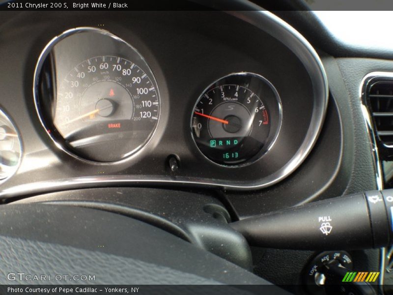 Bright White / Black 2011 Chrysler 200 S