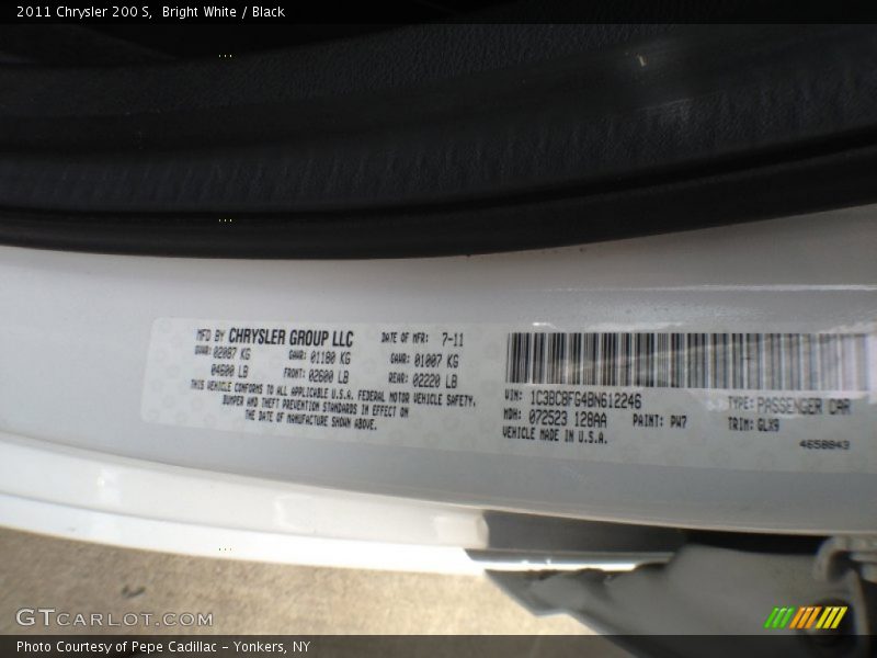 Bright White / Black 2011 Chrysler 200 S
