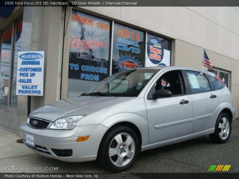 CD Silver Metallic / Charcoal/Charcoal 2005 Ford Focus ZX5 SES Hatchback
