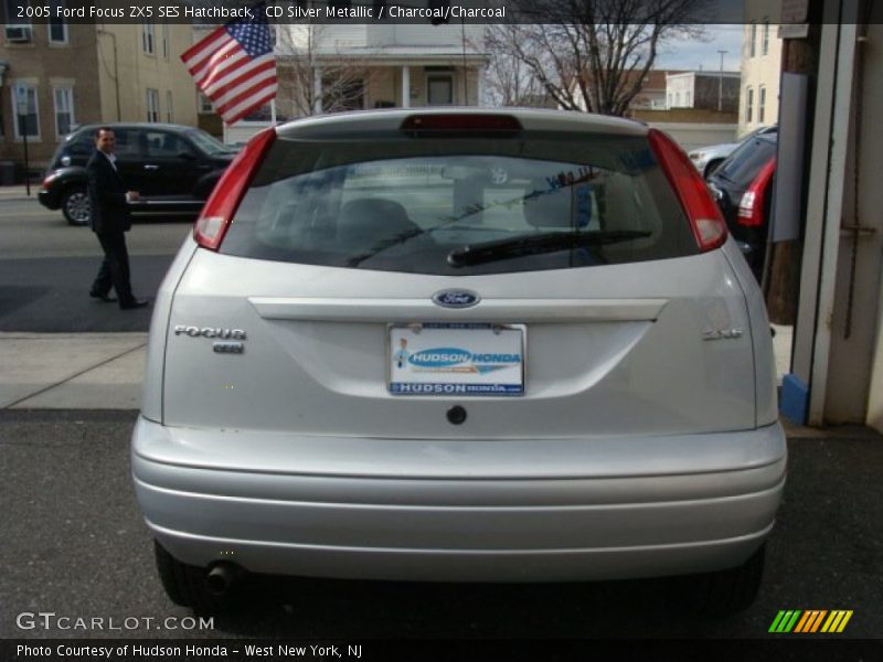 CD Silver Metallic / Charcoal/Charcoal 2005 Ford Focus ZX5 SES Hatchback