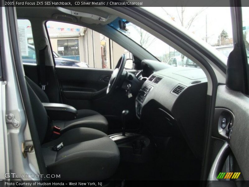 CD Silver Metallic / Charcoal/Charcoal 2005 Ford Focus ZX5 SES Hatchback