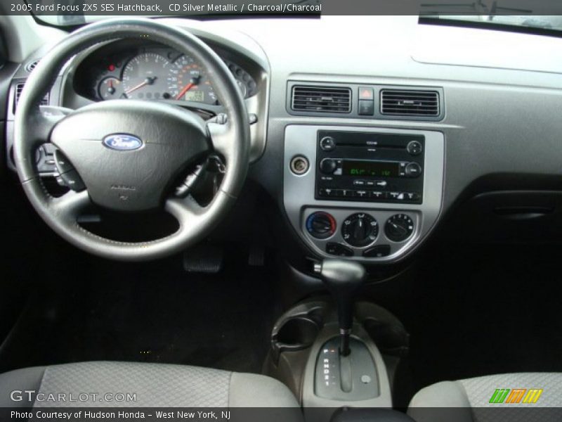 CD Silver Metallic / Charcoal/Charcoal 2005 Ford Focus ZX5 SES Hatchback