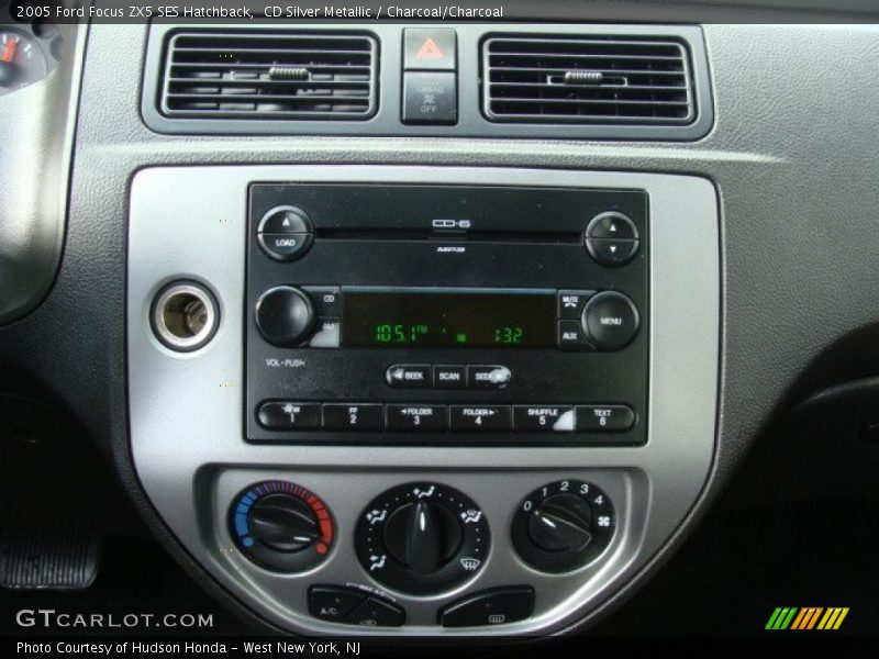 CD Silver Metallic / Charcoal/Charcoal 2005 Ford Focus ZX5 SES Hatchback