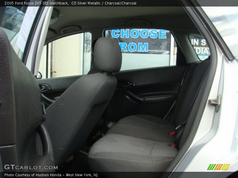 CD Silver Metallic / Charcoal/Charcoal 2005 Ford Focus ZX5 SES Hatchback