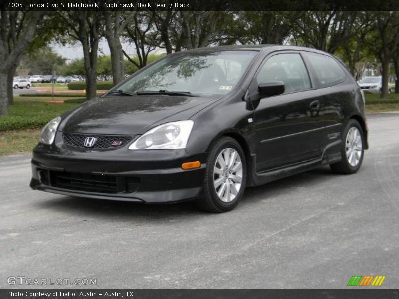 Front 3/4 View of 2005 Civic Si Hatchback