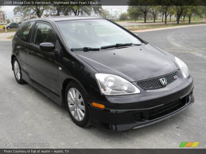 Front 3/4 View of 2005 Civic Si Hatchback