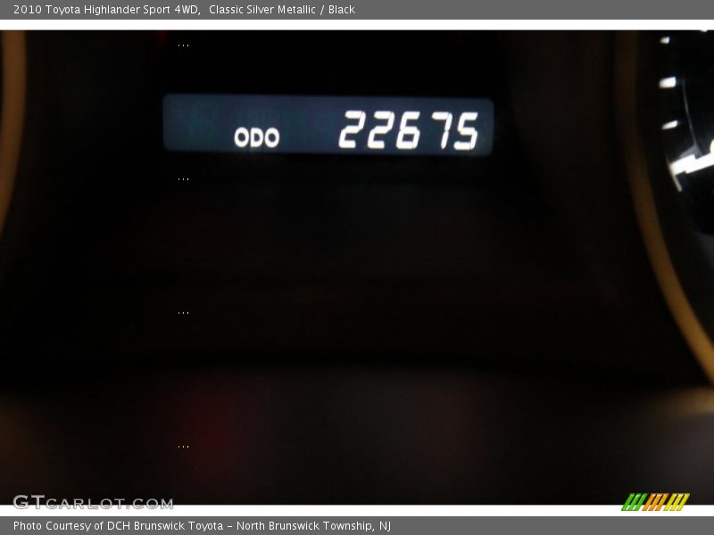 Classic Silver Metallic / Black 2010 Toyota Highlander Sport 4WD