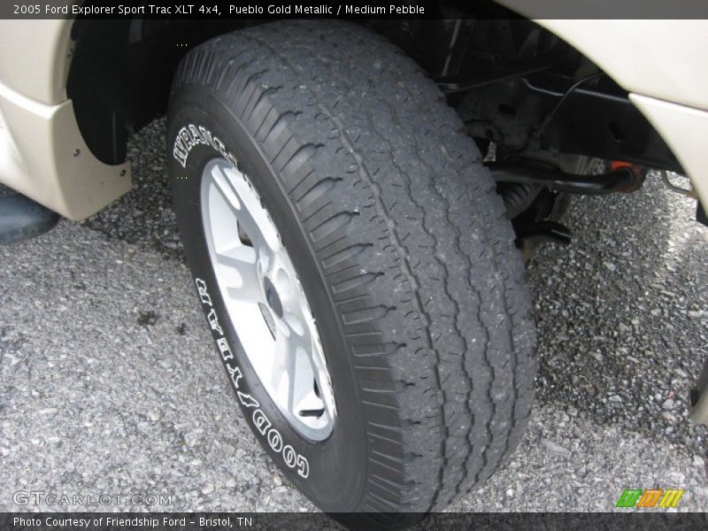 Pueblo Gold Metallic / Medium Pebble 2005 Ford Explorer Sport Trac XLT 4x4