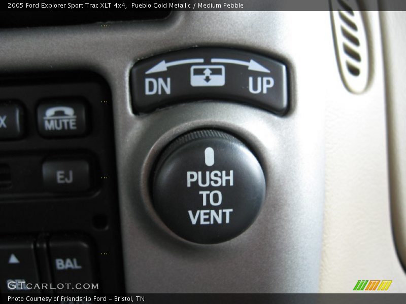 Pueblo Gold Metallic / Medium Pebble 2005 Ford Explorer Sport Trac XLT 4x4