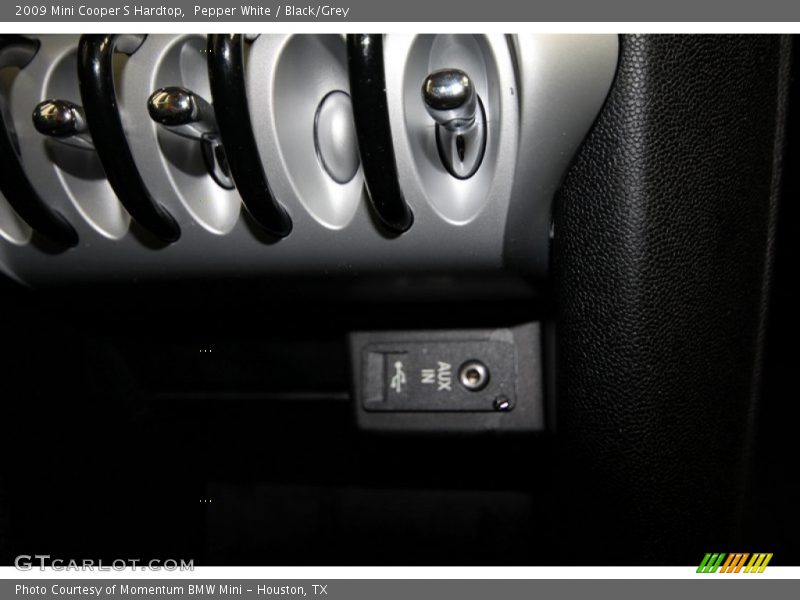 Pepper White / Black/Grey 2009 Mini Cooper S Hardtop