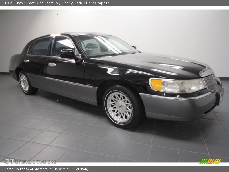 Ebony Black / Light Graphite 1999 Lincoln Town Car Signature